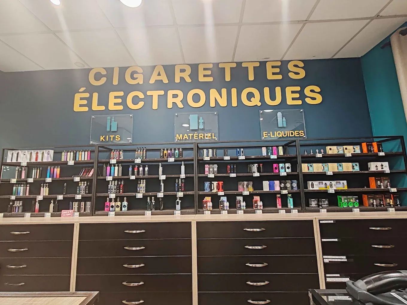 Corner cigarettes électroniques HappeSmoke Pertuis